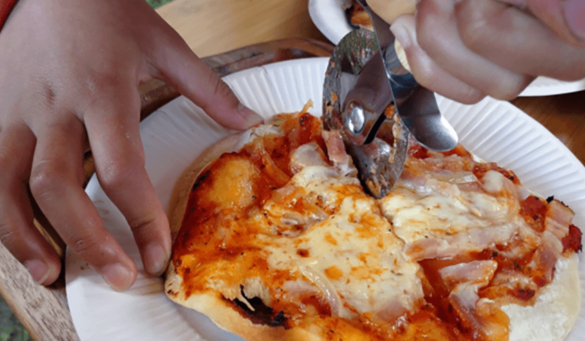 トップ バンガローでレンタルしているピザ釜で焼いたピザの画像